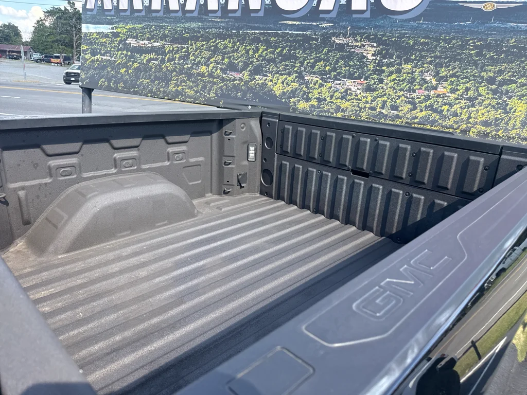 Used 2025 Onyx Black GMC Denali image 13