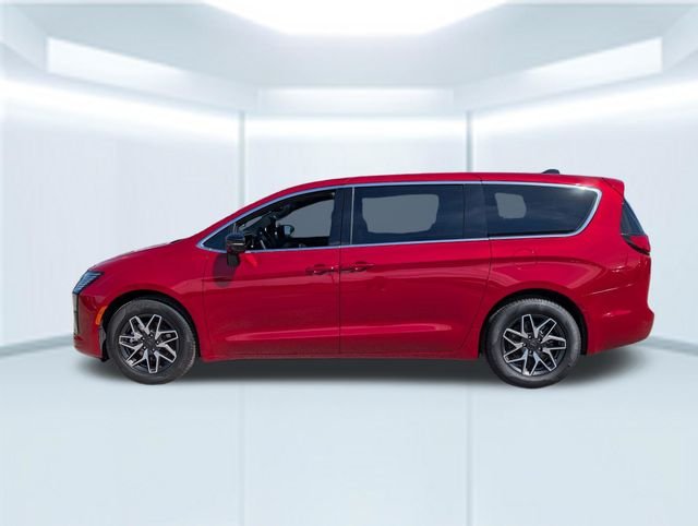 New 2027 Red Hot Pearl-Coat Exterior Paint Chrysler Limited image 2