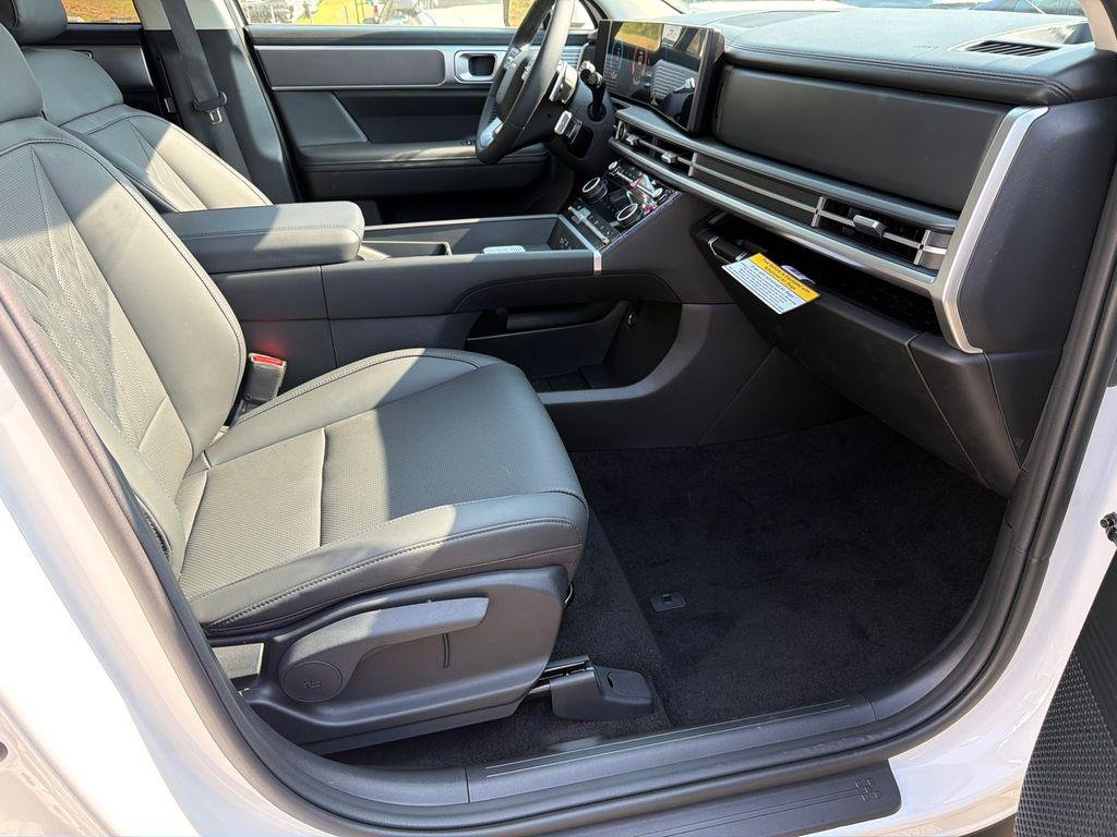 New 2026 White Hyundai SEL FWD image 13