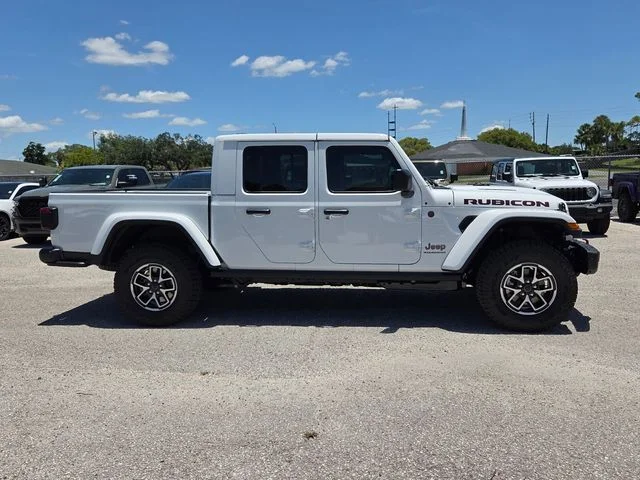 New 2026 Bright White Clear-Coat Exterior Paint Jeep Rubicon X image 9