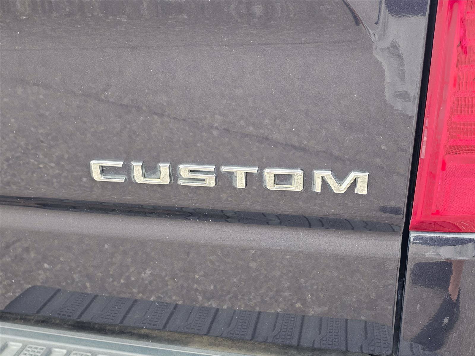 Used 2022 Northsky Blue Metallic Chevrolet Custom image 10