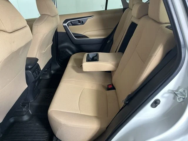 Used 2022 White Toyota LE image 10