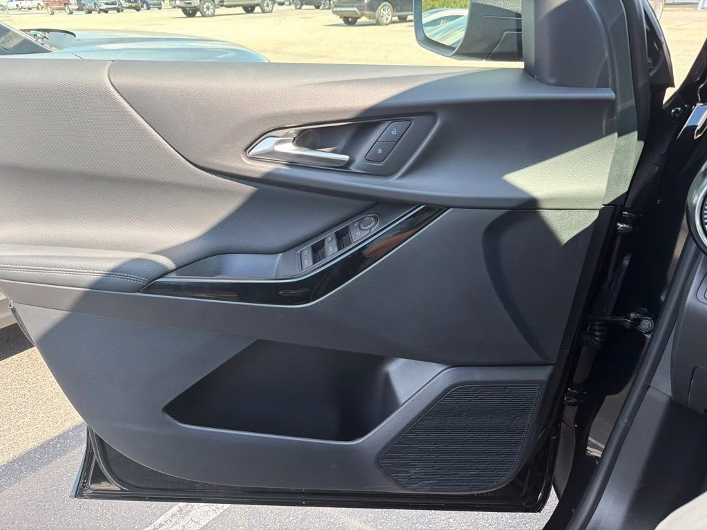New 2027 Mosaic Black Metallic Chevrolet LT image 24