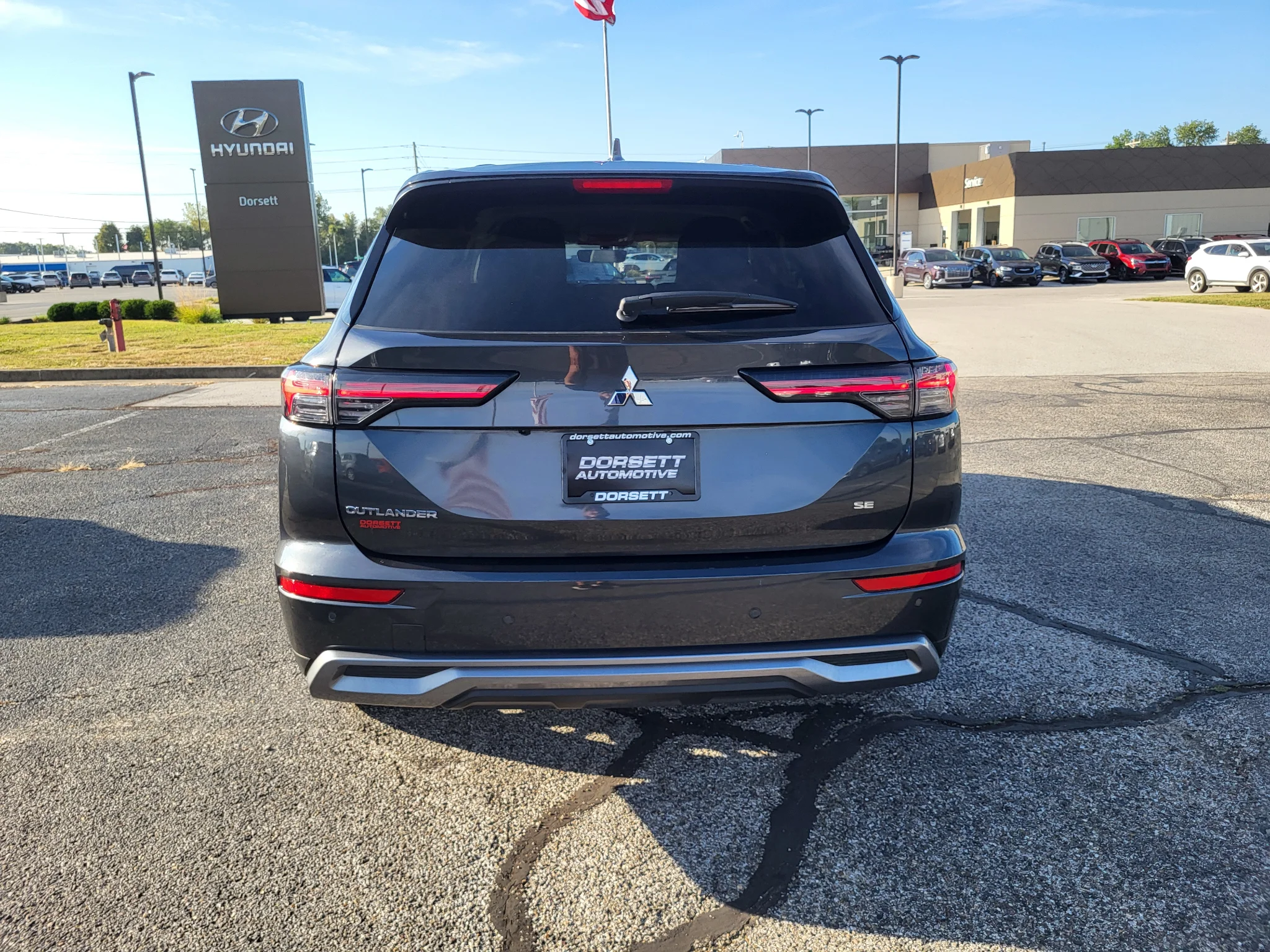 Used 2025 Cosmic Blue Metallic Mitsubishi SE image 7