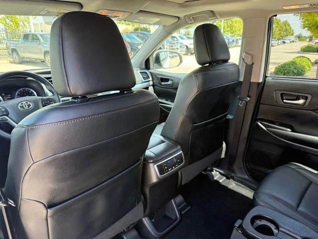 Certified Used 2018 BLIZZARD PEARL Toyota XLE image 27