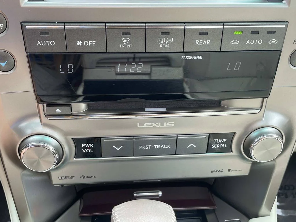 Used 2018  Lexus 460 image 40