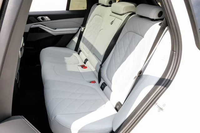 Used 2026 Alpine White BMW xDrive40i image 46