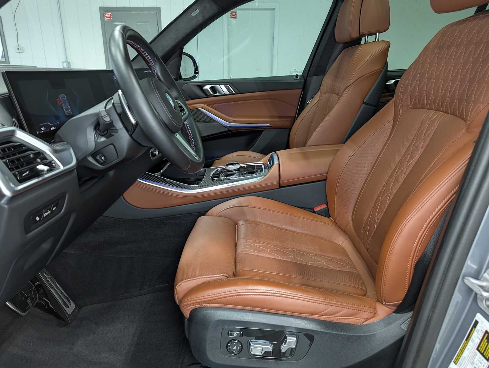 Used 2025 Skyscraper Grey Metallic BMW M60i image 4