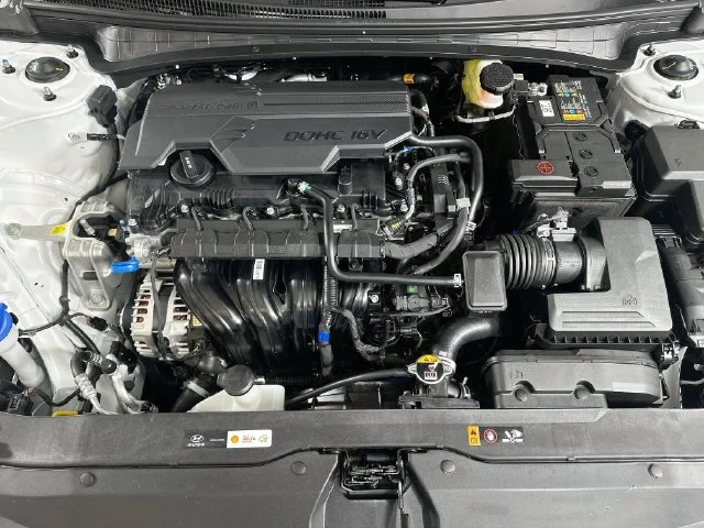New 2026 Hyundai ELANTRA SE