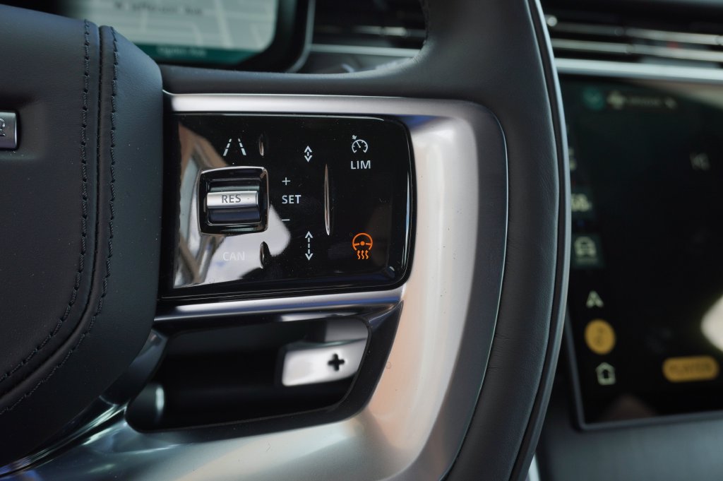New 2026 Santorini Black Land Rover SE image 15