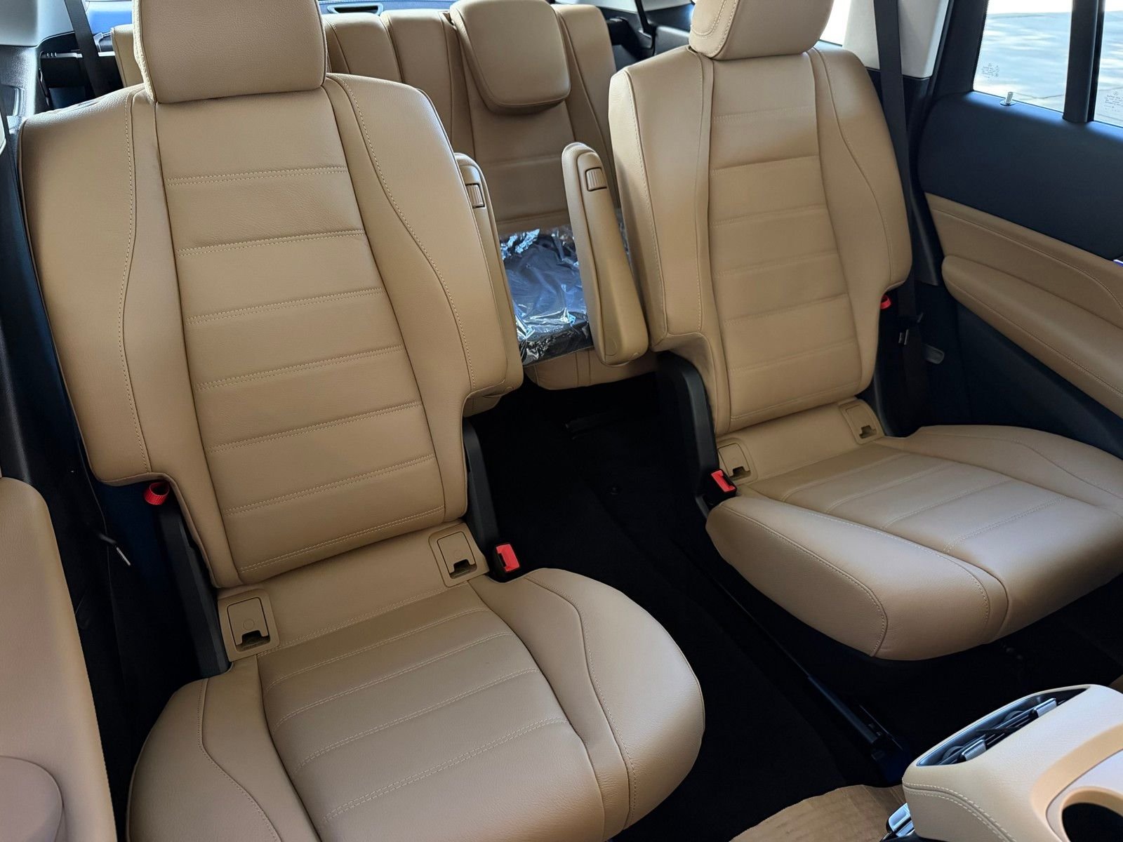 New 2026 MANUFAKTUR Moonlight White Metallic Mercedes-Benz GLS 450 image 17
