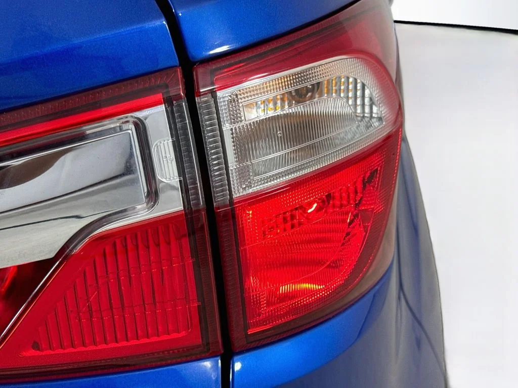 Used 2021 Lightning Blue Metallic Ford SE image 33