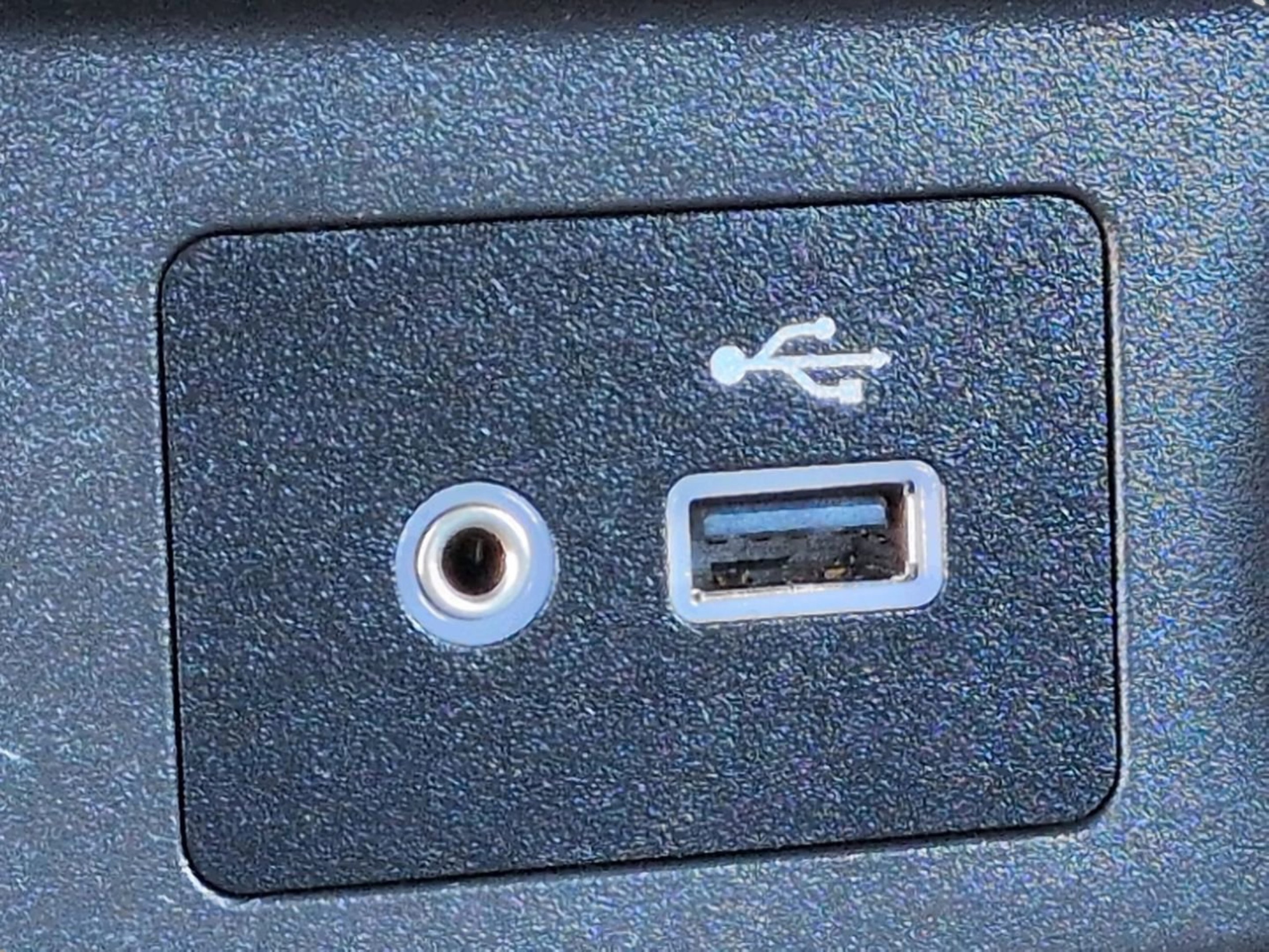 Used 2020 Magnetic Black Pearl Nissan SV image 27