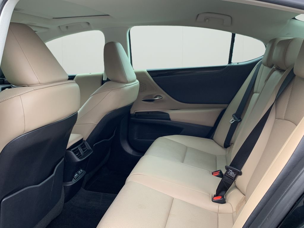 2021 Lexus ES 350 - Photo 16