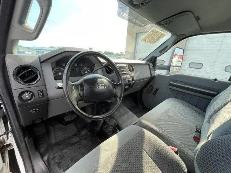 2015 Ford F-650 - Photo 10