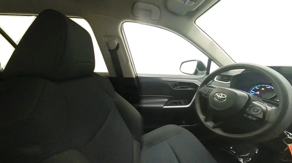 Certified Used 2022 Silver Toyota LE image 32