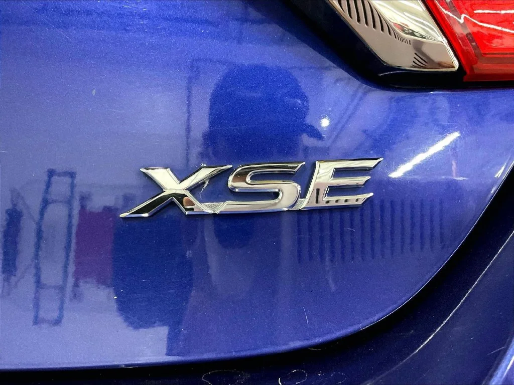 Used 2016 Blue Toyota XSE V6 image 11