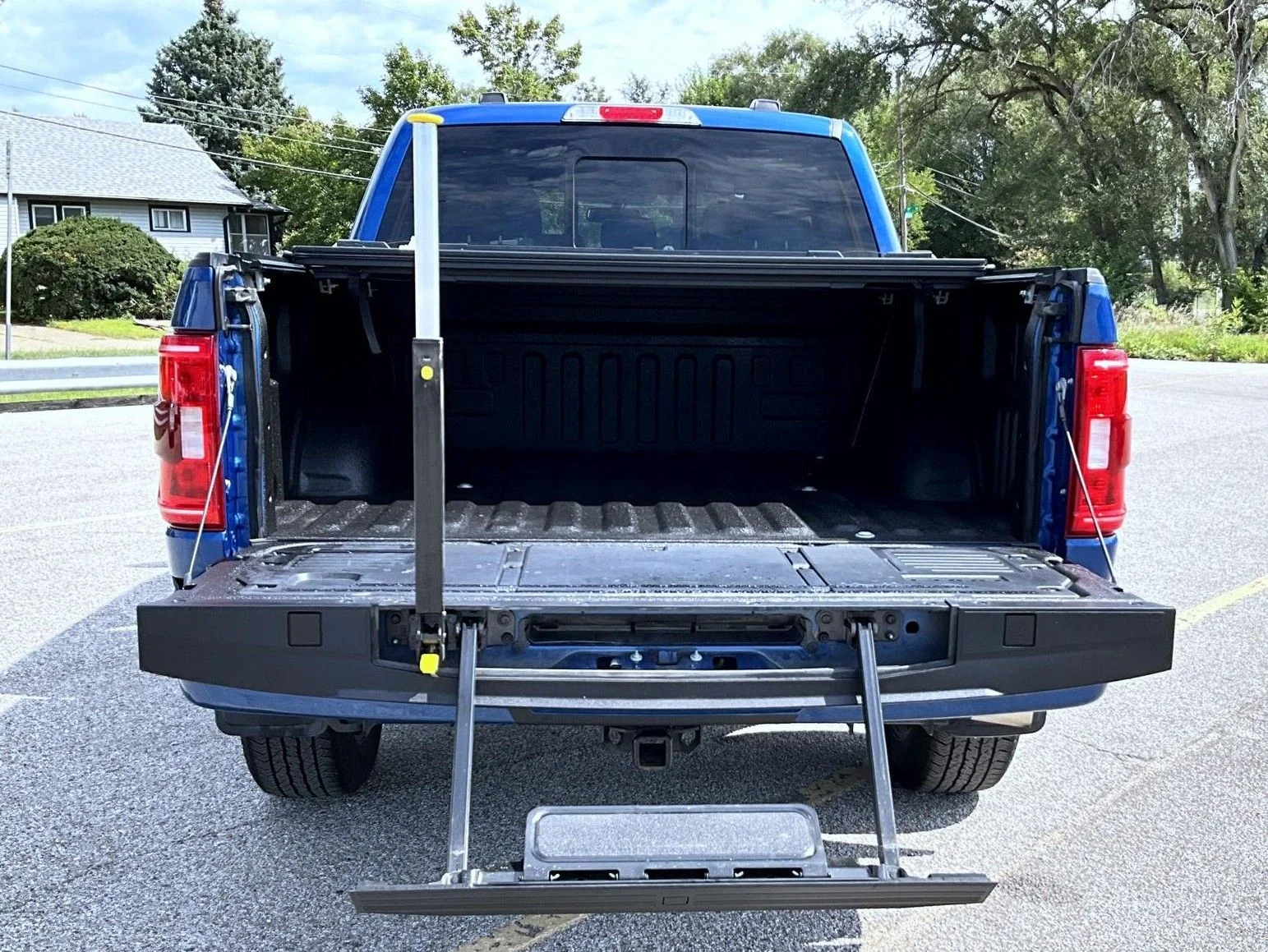 Used 2023 Blue Ford XLT image 10