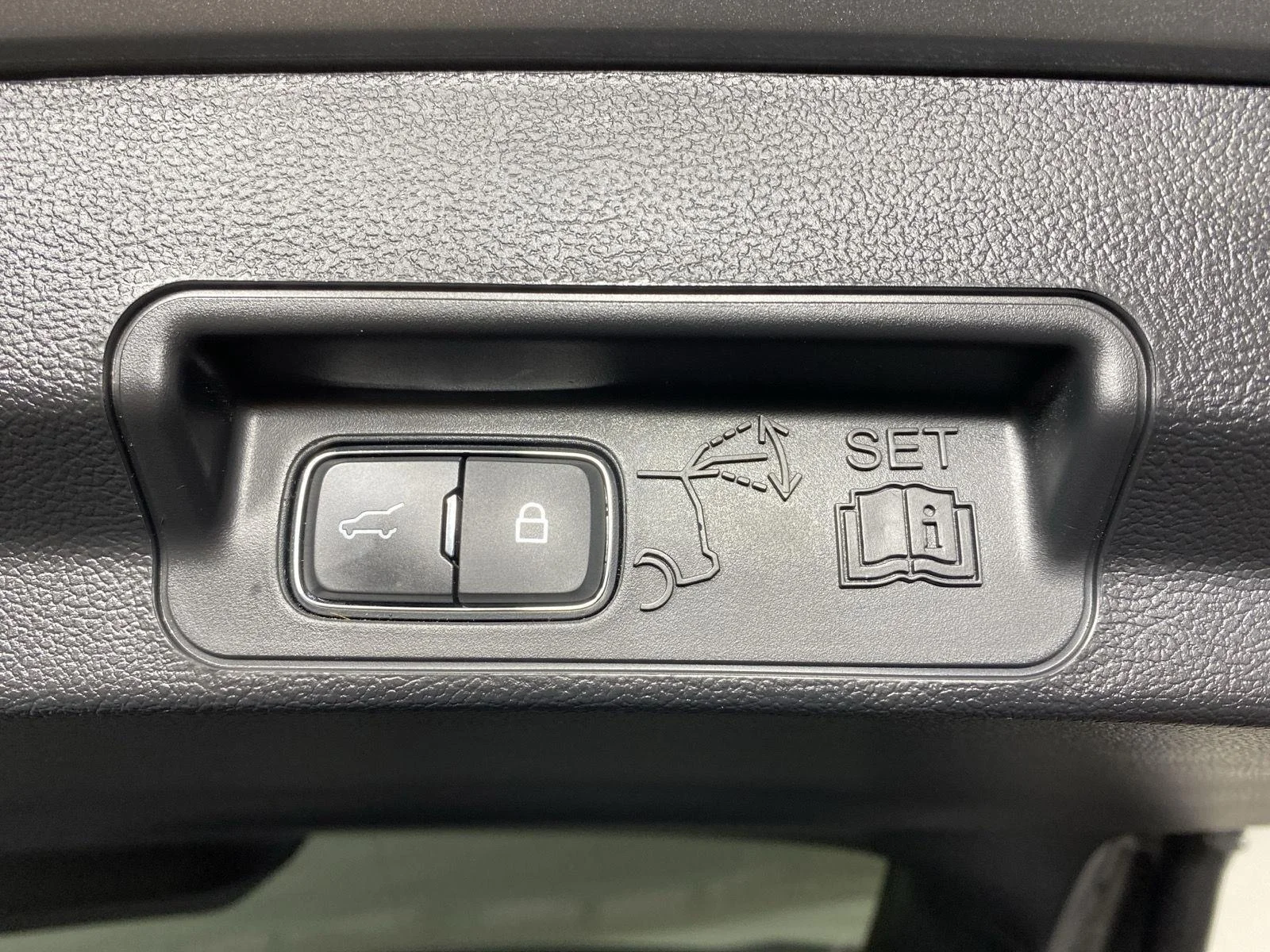 Used 2023 Iconic Silver Ford XLT image 28