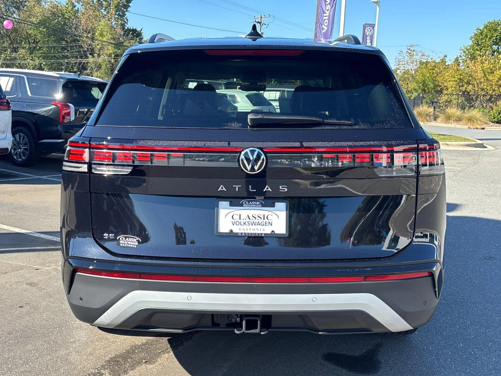 New 2027 Deep Black Pearl Volkswagen SE w/Technology image 4