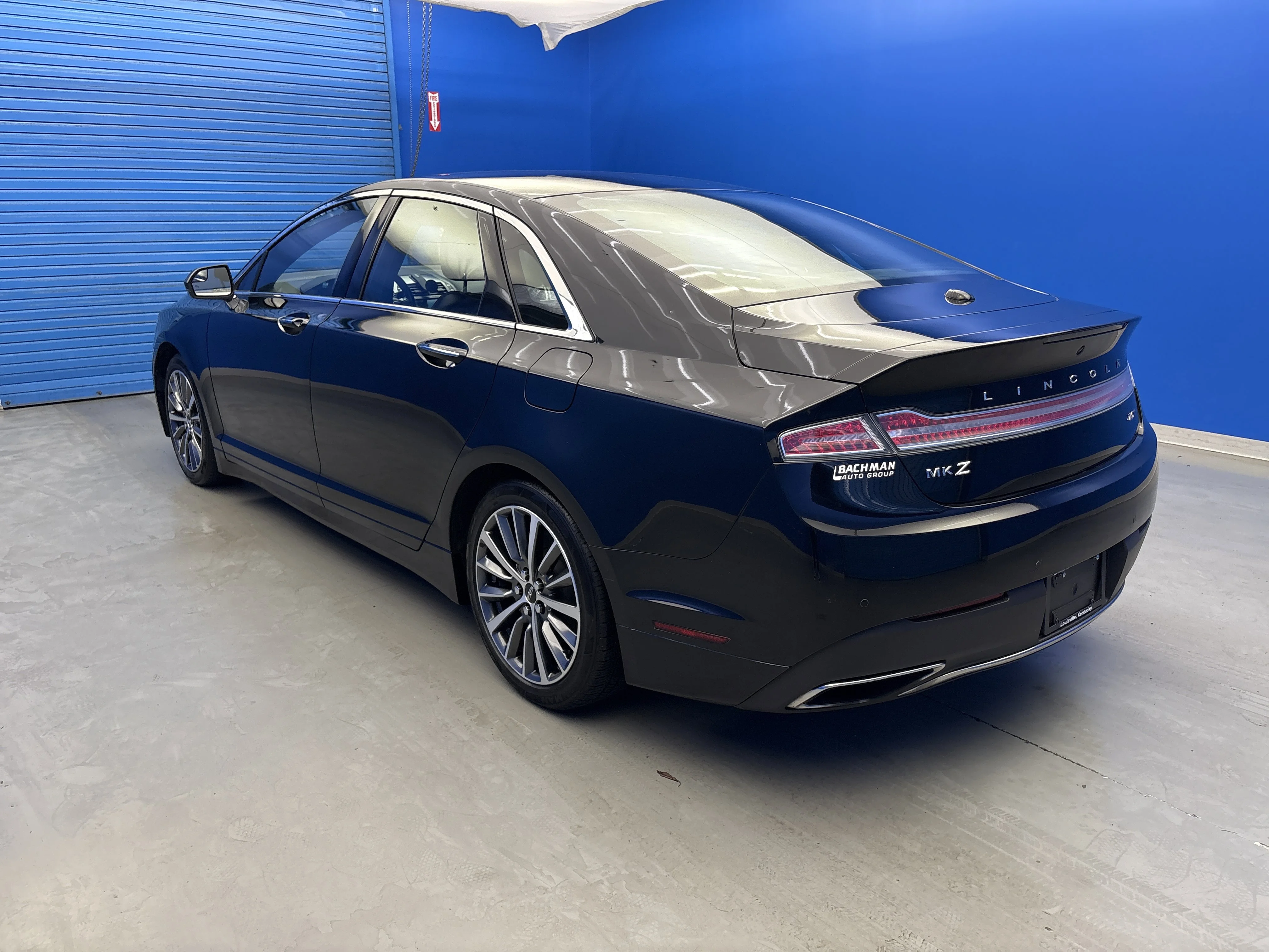Used 2017 Black Velvet Lincoln Select image 5