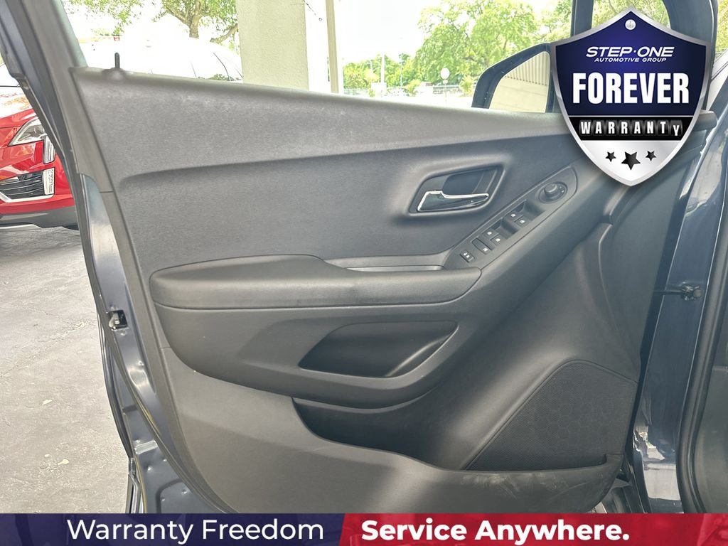 Used 2018 Blue Chevrolet LS image 11