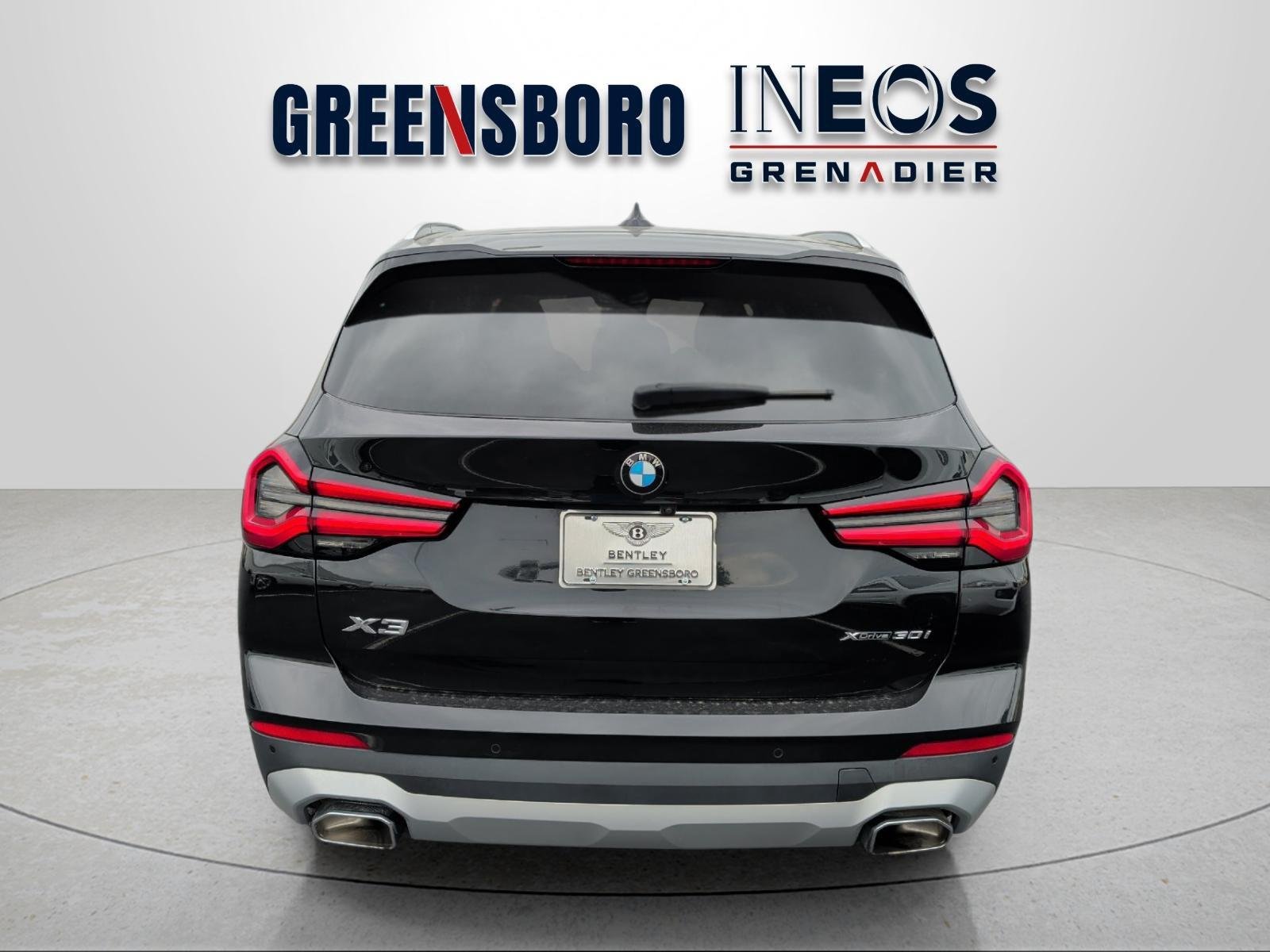 Used 2022 Black Sapphire Metallic BMW xDrive30i image 4