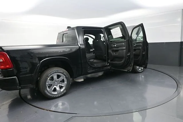 New 2026 Diamond Black Crystal Pearl-Coat Exterior Paint RAM Big Horn/Lone Star image 36