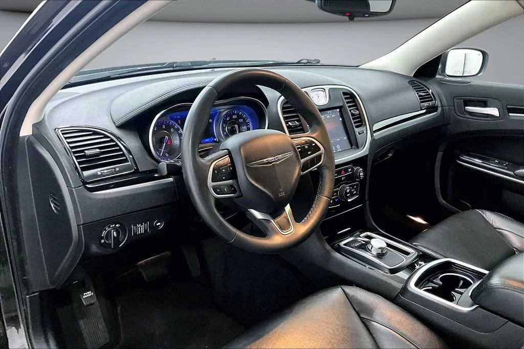 Used 2023 Black Chrysler Touring image 17