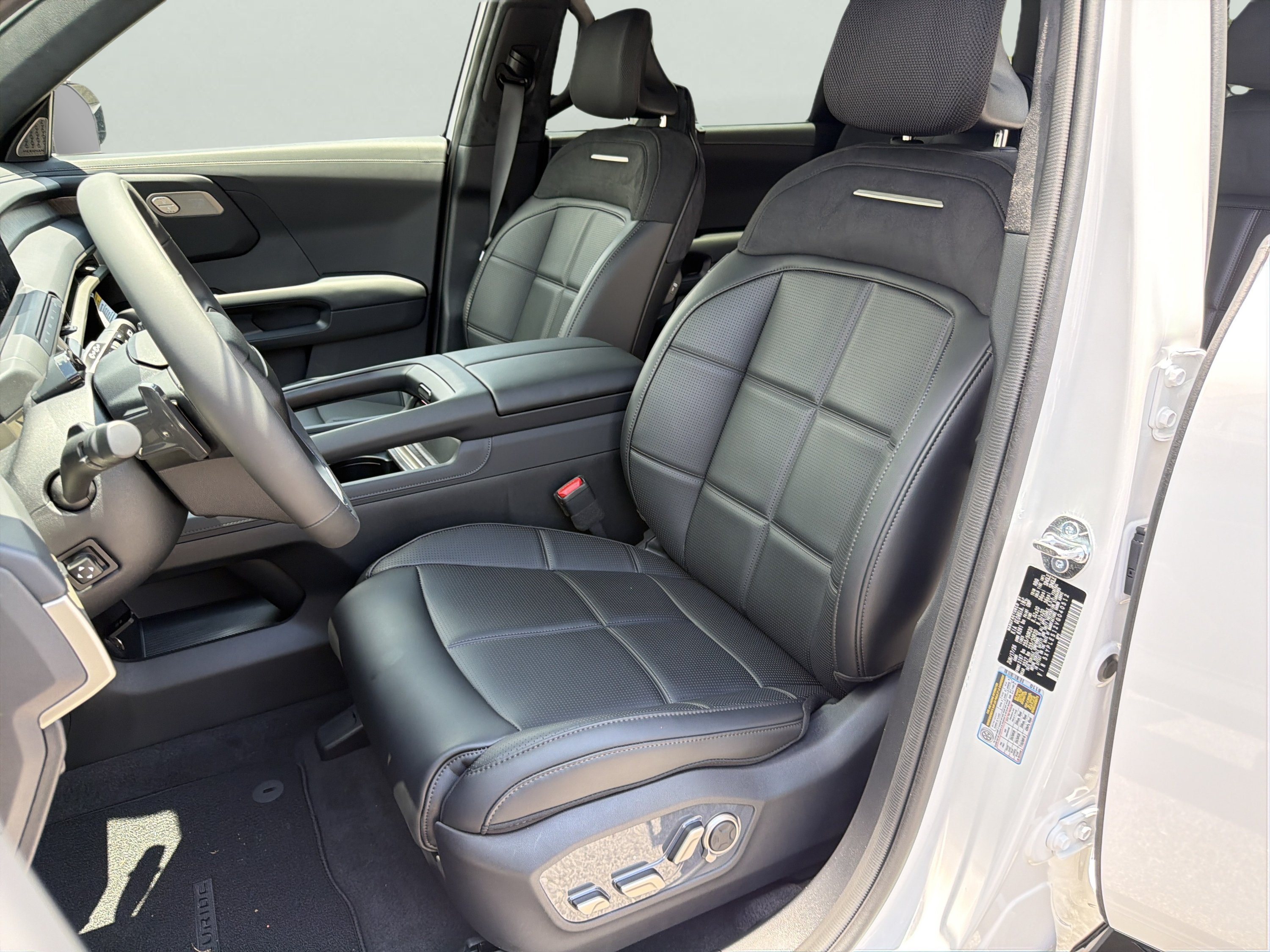 New 2027 Glacial White Pearl Kia SX Prestige image 20