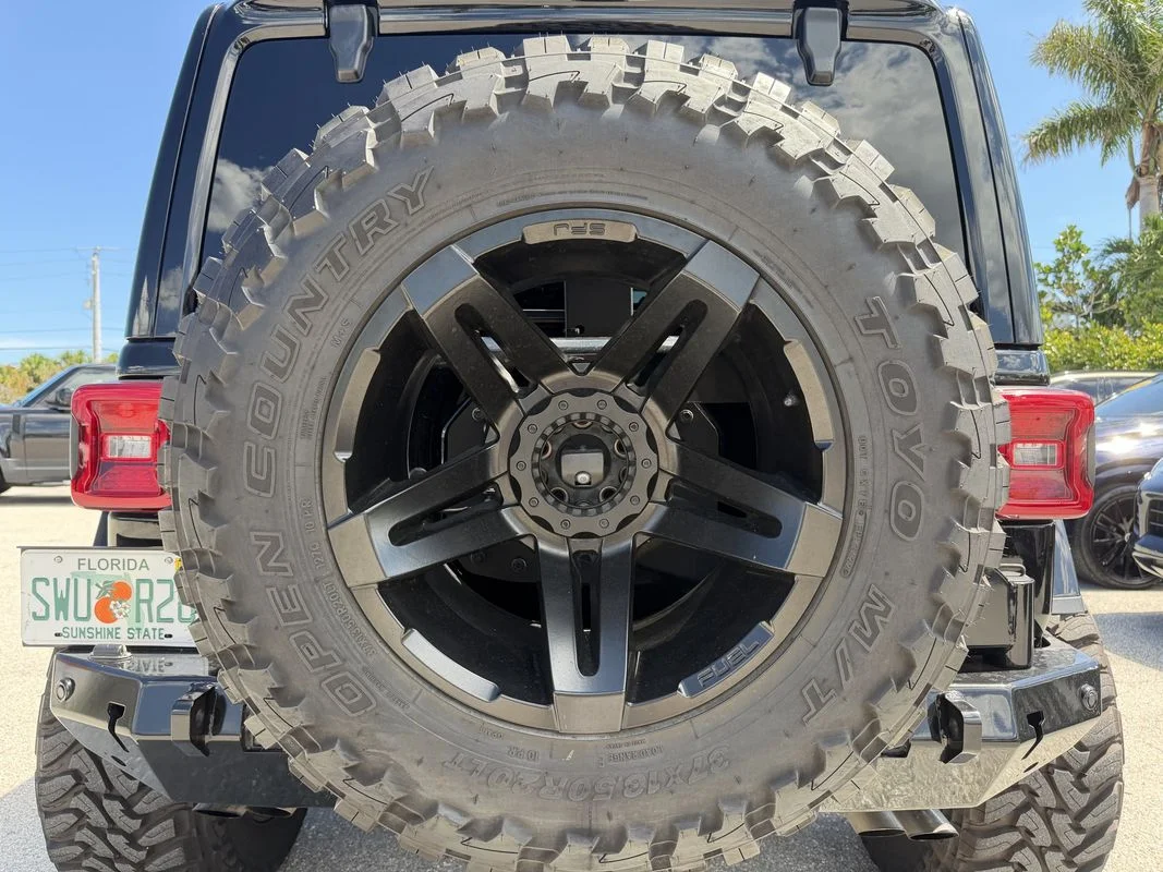 Used 2022  Jeep Rubicon 392 4x4 image 6