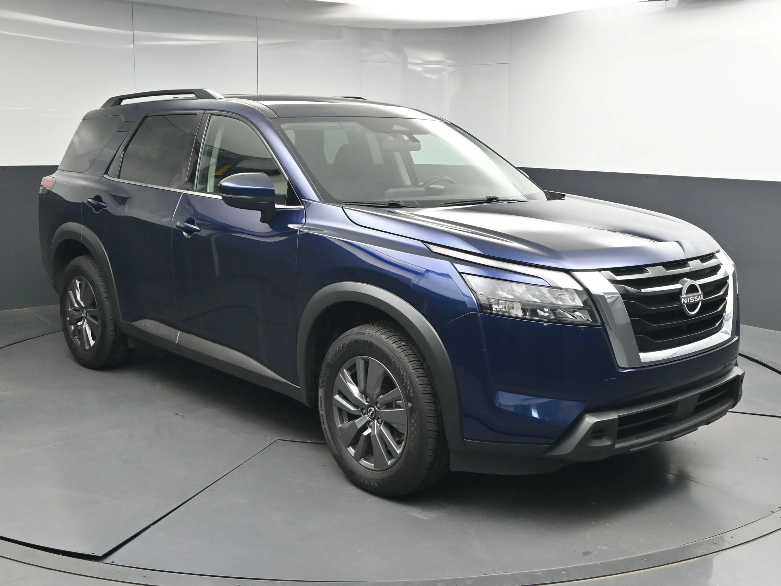 2025 Nissan Pathfinder SV 2WD's photo