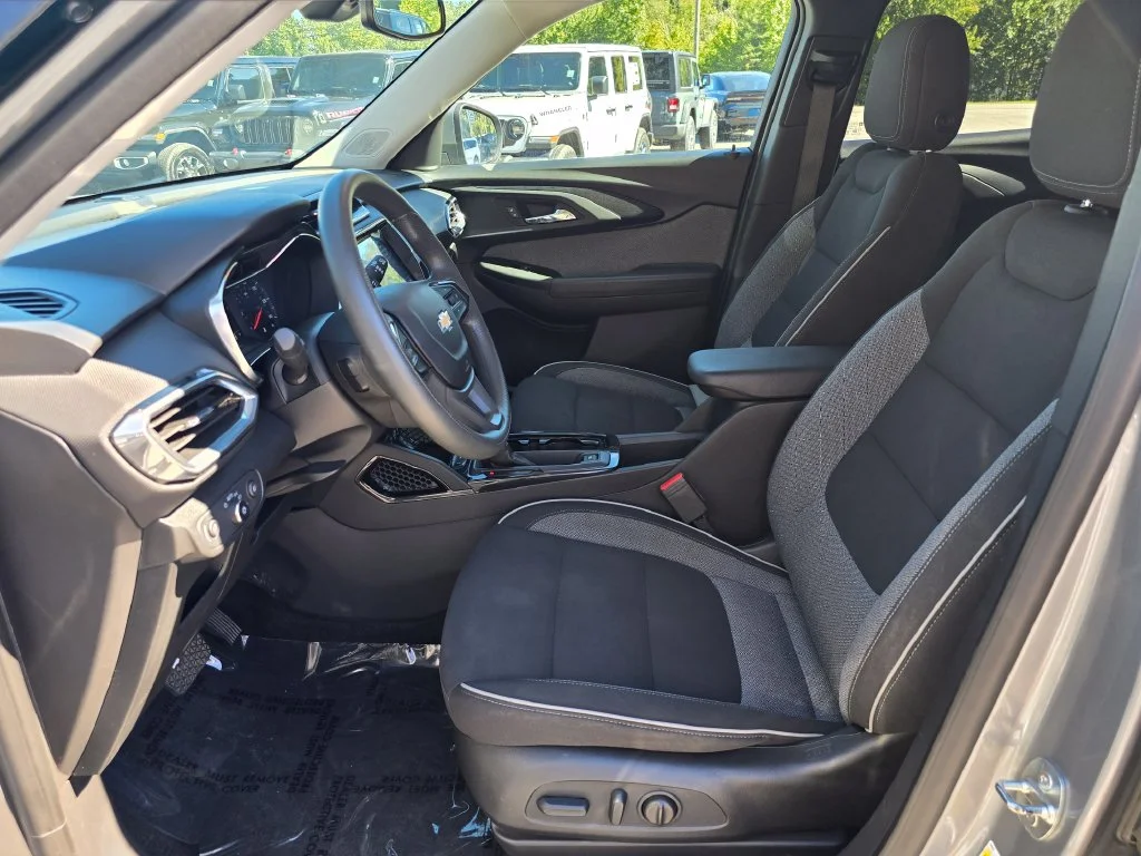 Used 2023 Gray Chevrolet LT image 4