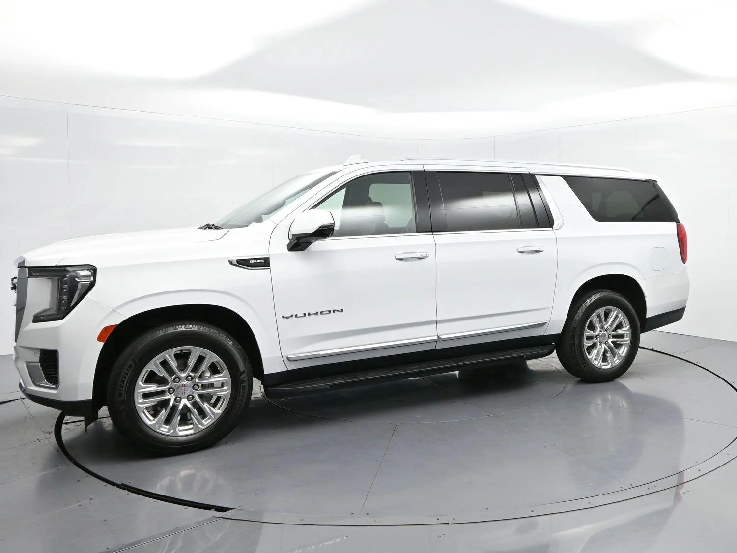 Used 2022 SUMMIT WHITE GMC SLT image 3