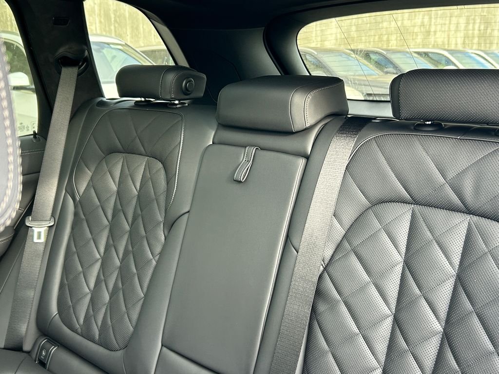 New 2026 Carbon Black Metallic BMW xDrive40i image 32