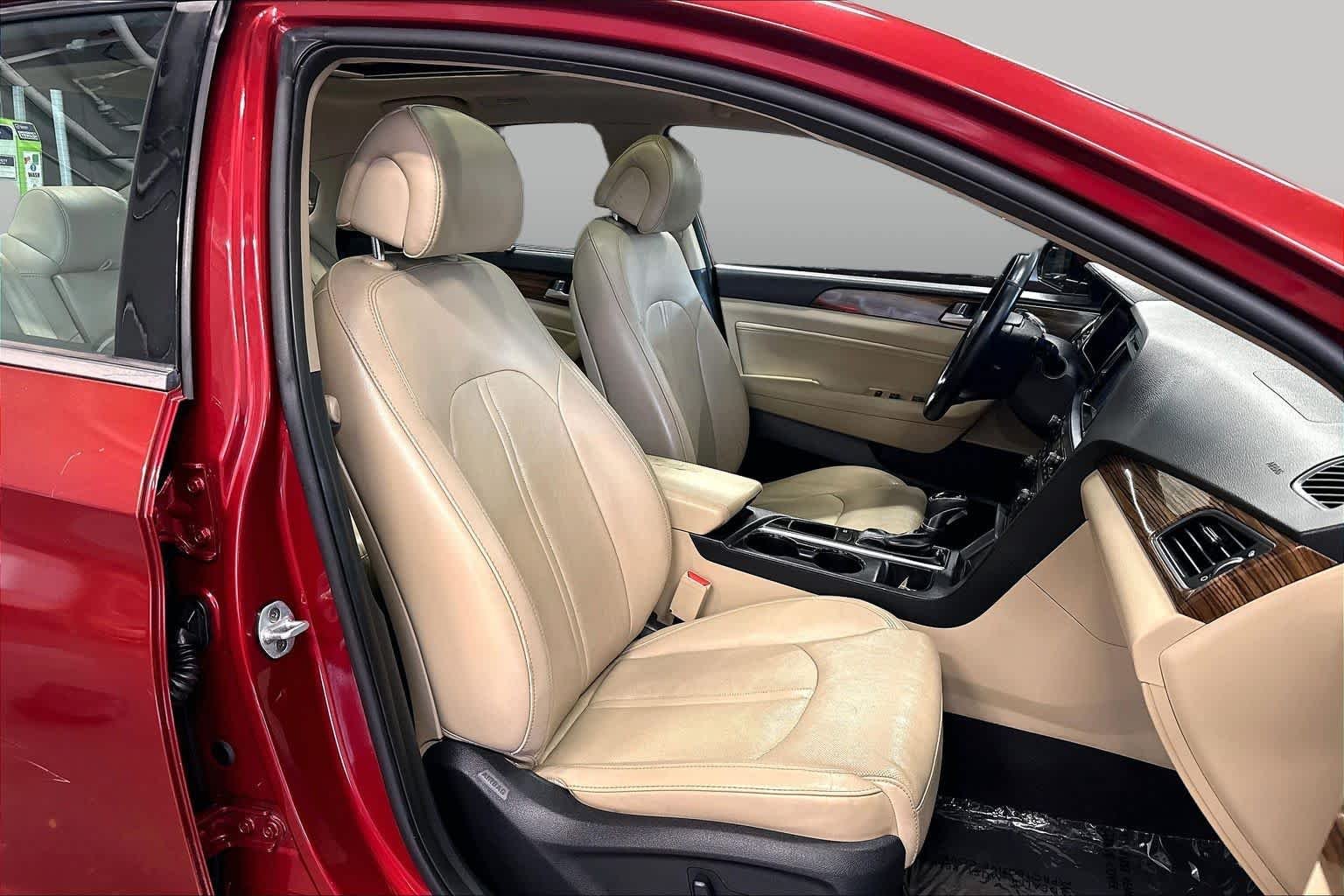 Used 2016 Venetian Red Hyundai 2.4L Limited image 9