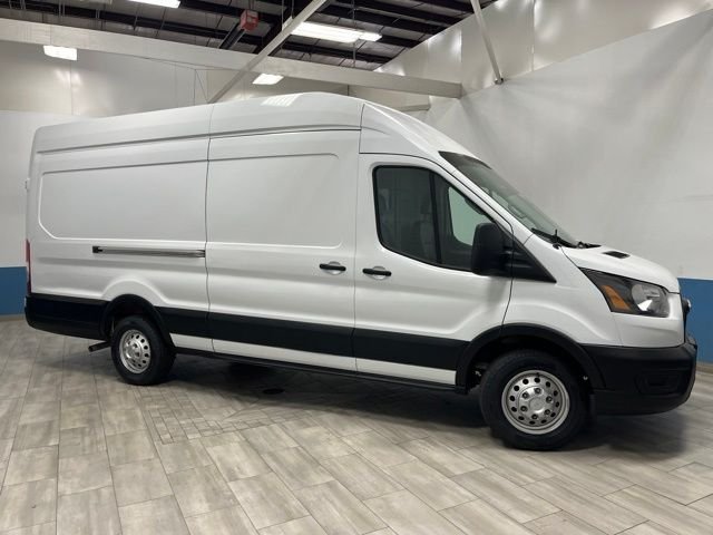 Used 2023 Oxford White Ford Base image 32