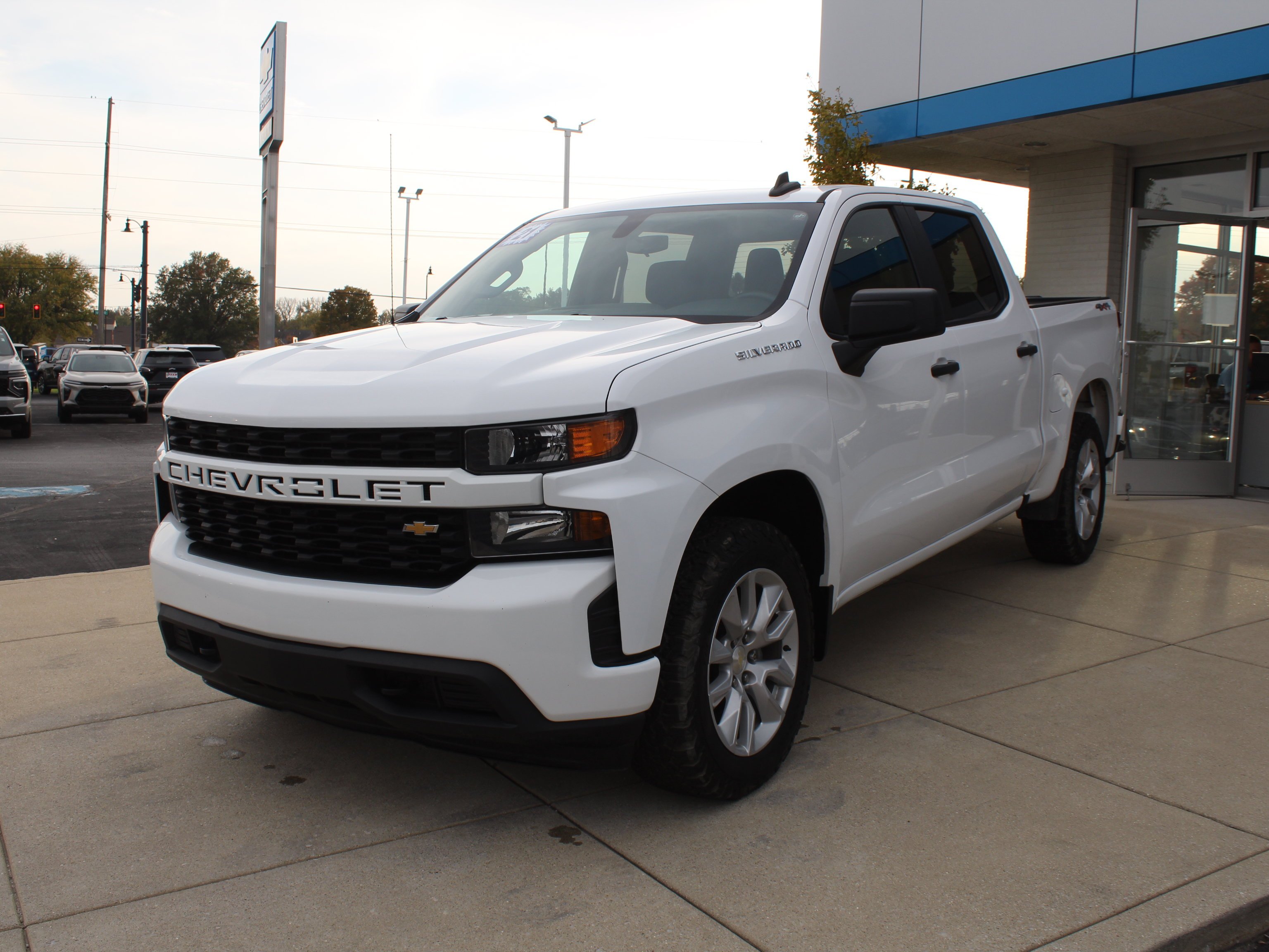Used 2021 SUMMIT WHITE Chevrolet Custom image 10