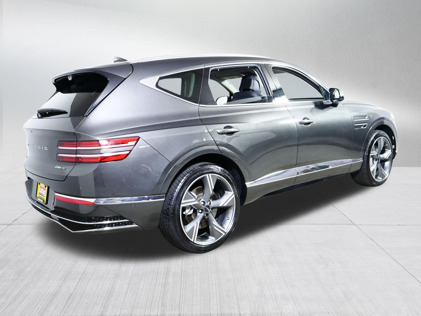 Certified Used 2025 Makalu Gray Genesis 3.5T Prestige image 7