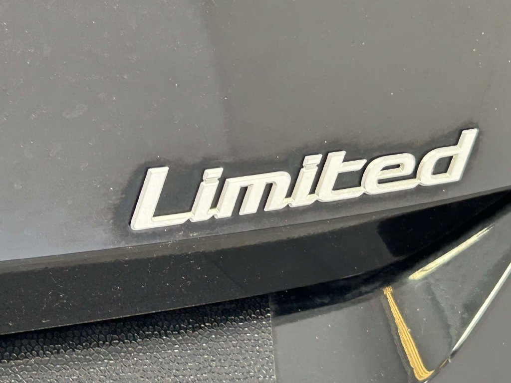 Used 2025 Black Hyundai Limited image 10