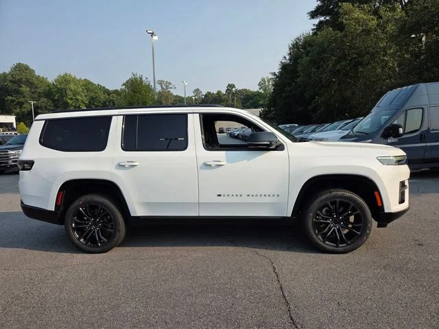 New 2026 Bright White Clear-Coat Exterior Paint Jeep Summit Reserve image 10
