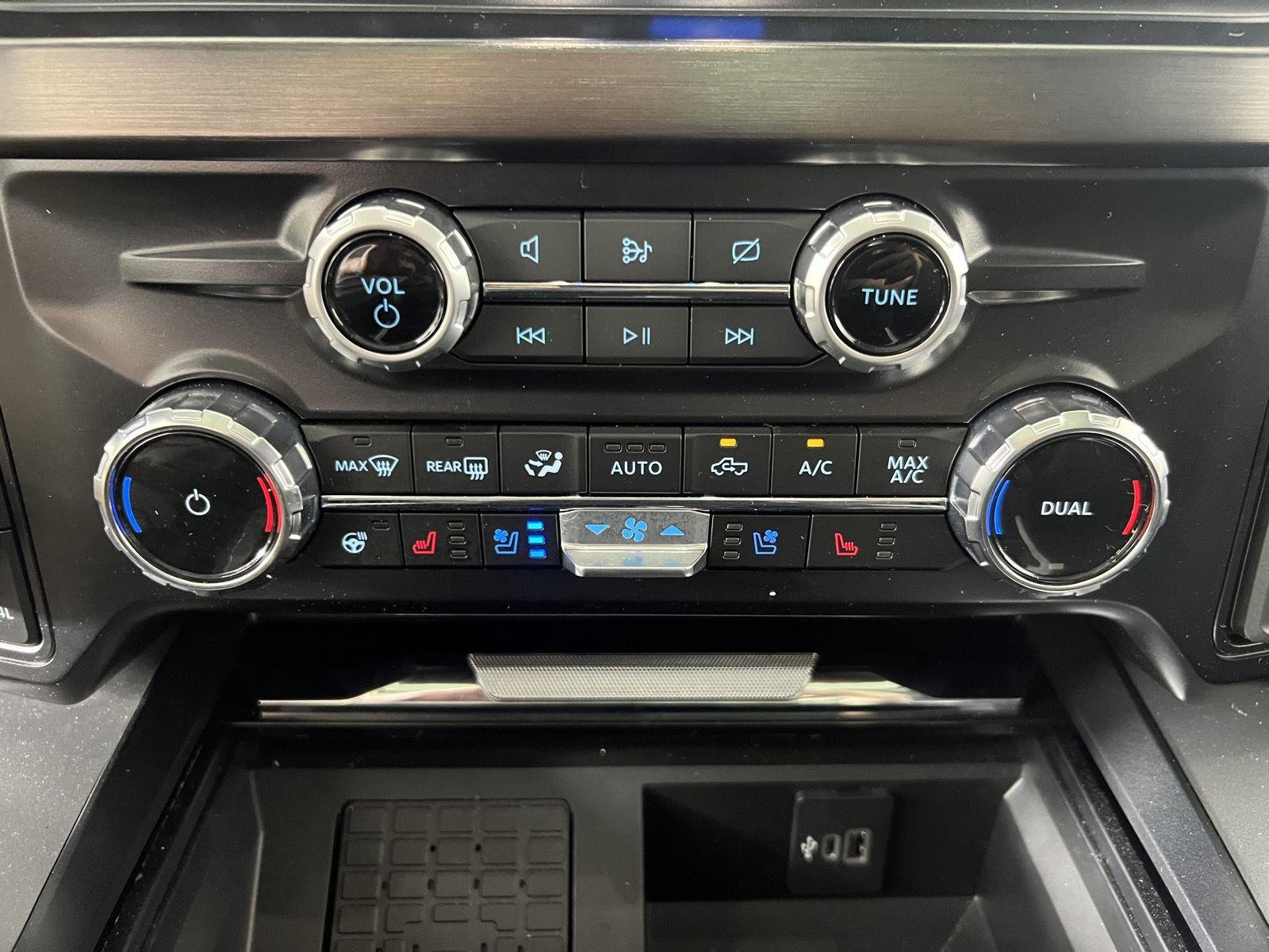 Used 2024 Star White Metallic Tri-Coat Ford LARIAT image 20