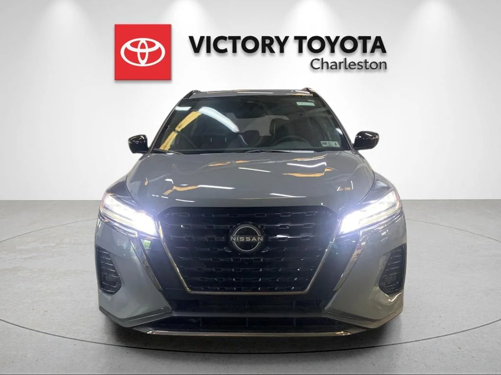 Used 2023 Gray Nissan SR image 8