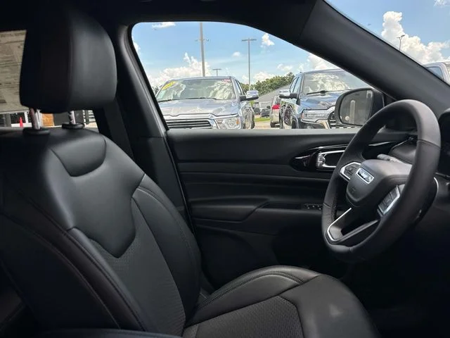 New 2026 White Jeep Latitude image 12