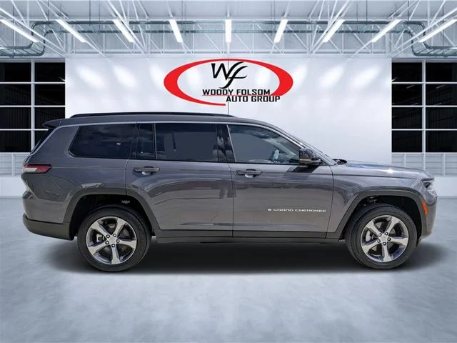 New 2026 Baltic Gray Metallic Clear-Coat Exterior Paint Jeep Limited image 2