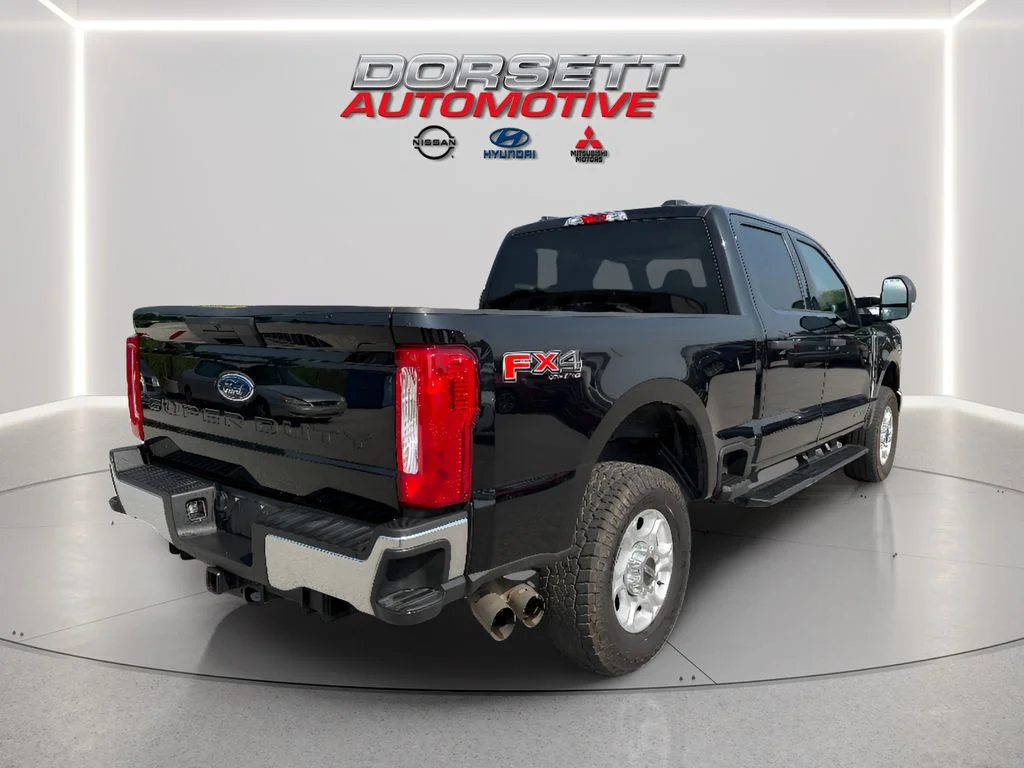 Used 2025 Agate Black Metallic Ford XLT image 6