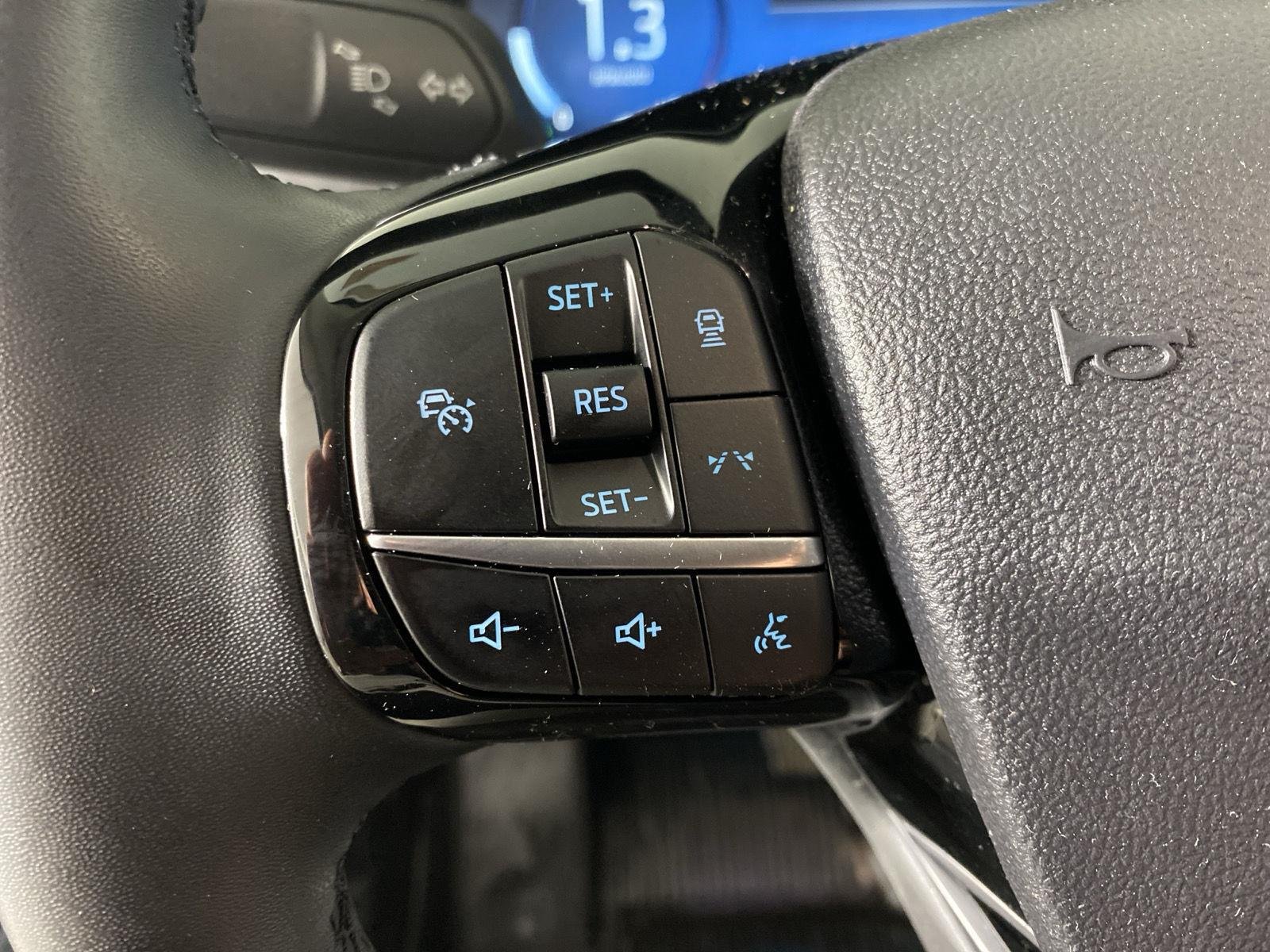 Used 2023 Vapor Blue Ford Platinum image 18