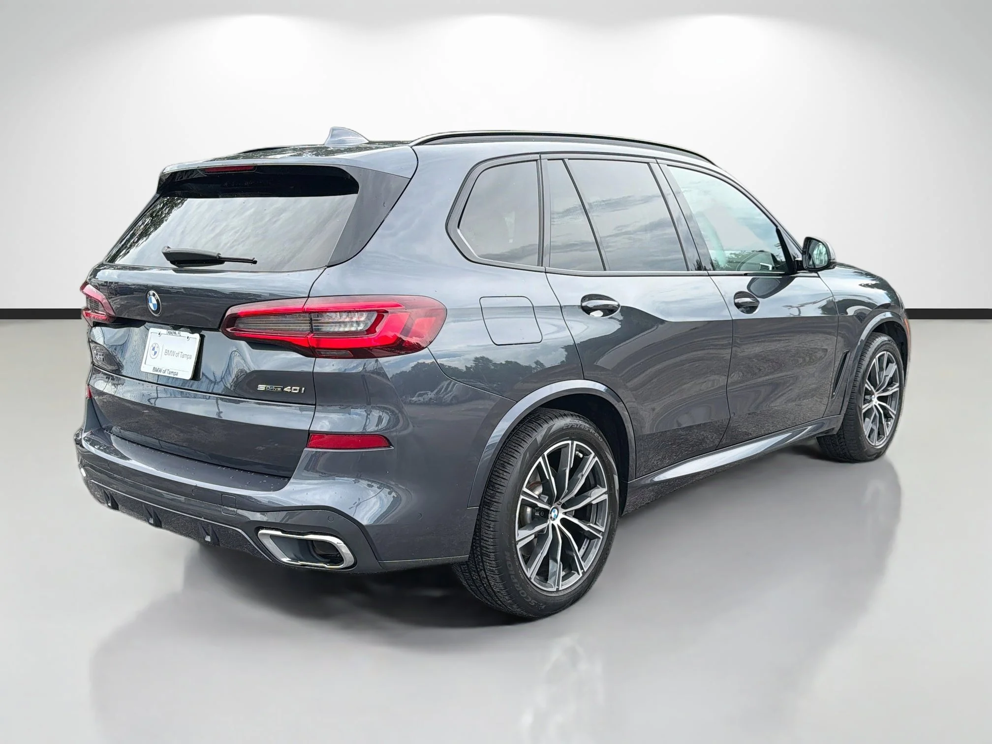 Used 2022 Arctic Grey Metallic BMW sDrive40i image 3