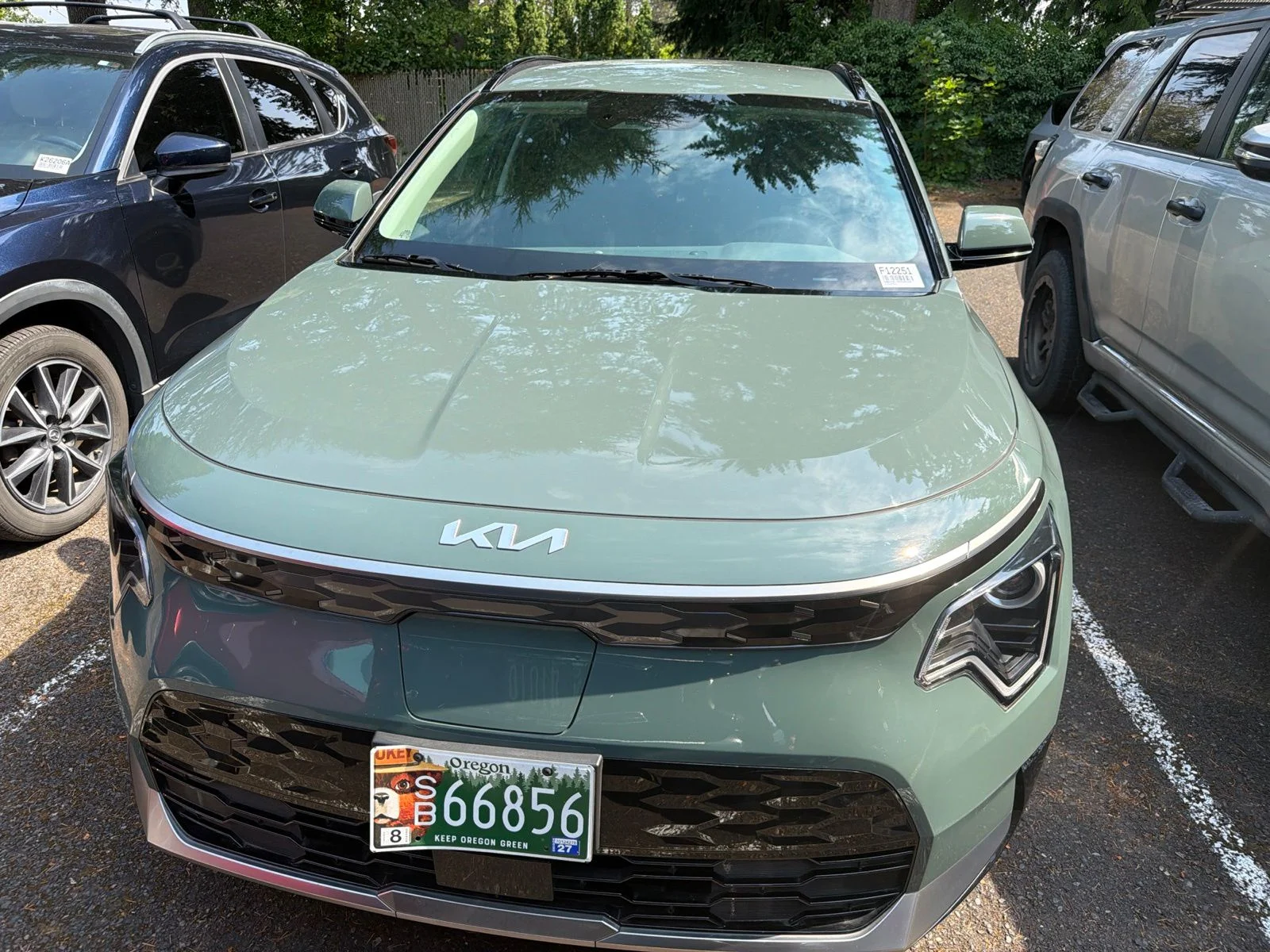 Used 2023 Green Kia Wind image 2