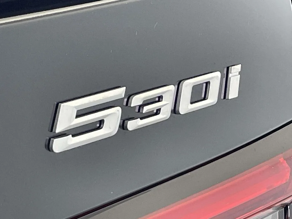 New 2027 Black BMW 530i xDrive image 11